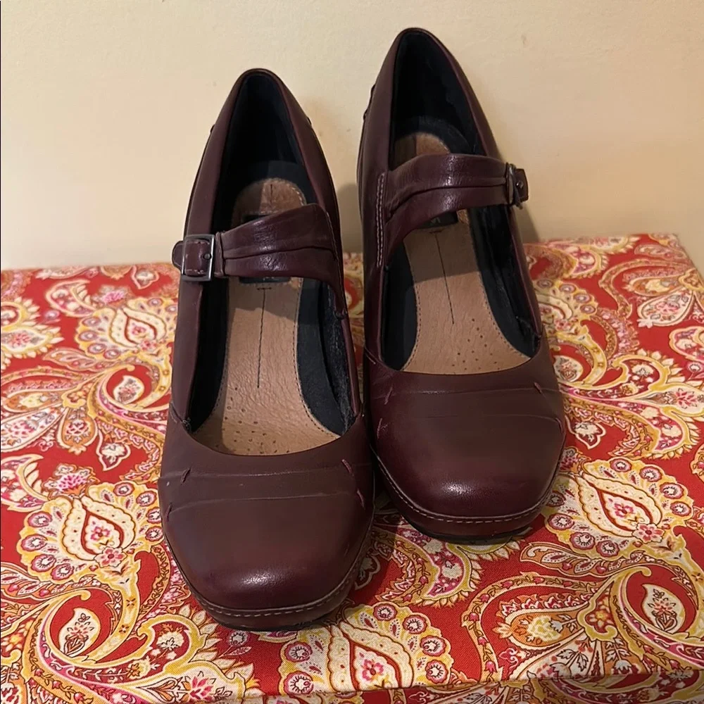 Clarks Red Heels with Chunky Heel and Strap - Picture 2 of 5